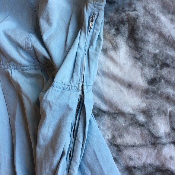 GAP Light Wash Denim Short Sleeve Pleated Dress - Picture 4 of 7